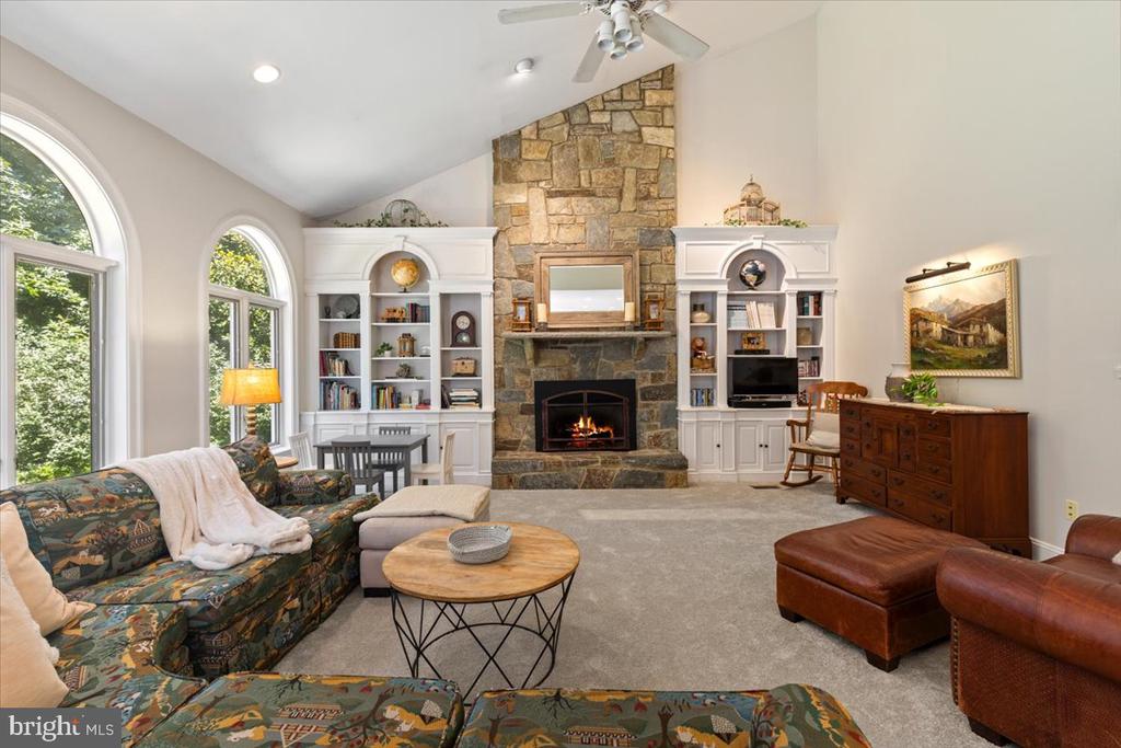 3285 WILLOW GLEN DRIVE