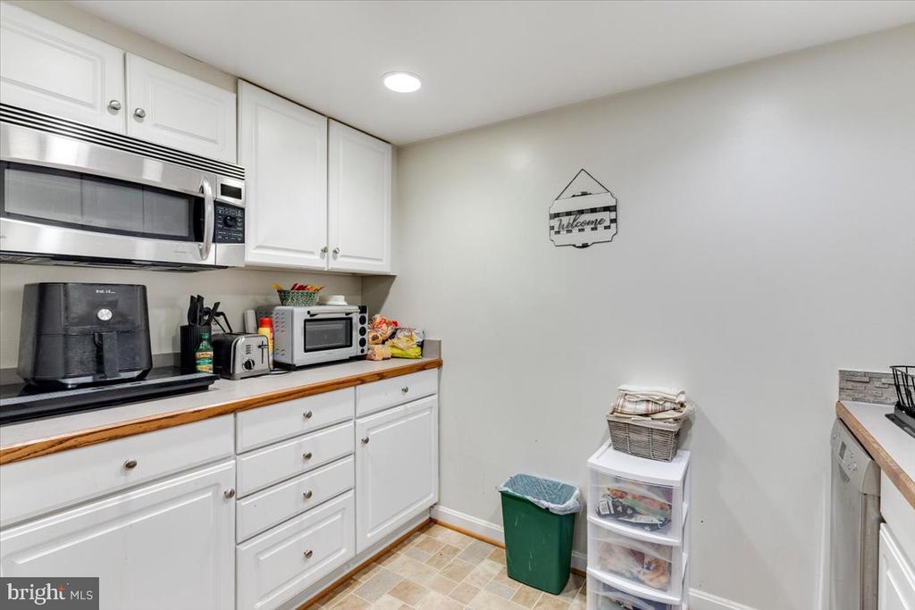 3285 WILLOW GLEN DRIVE