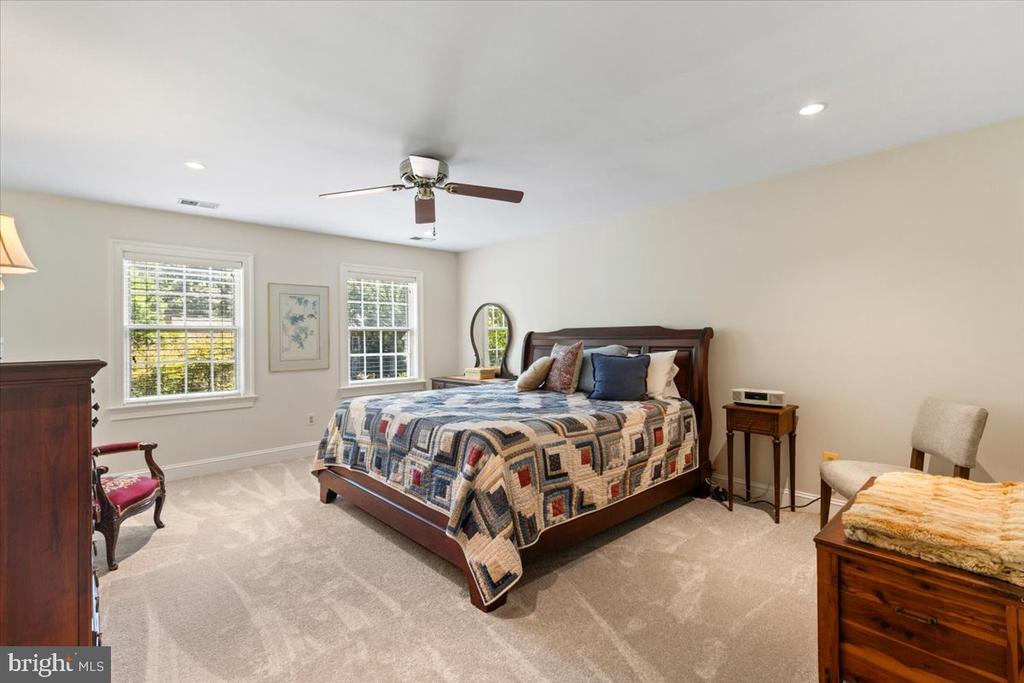 3285 WILLOW GLEN DRIVE