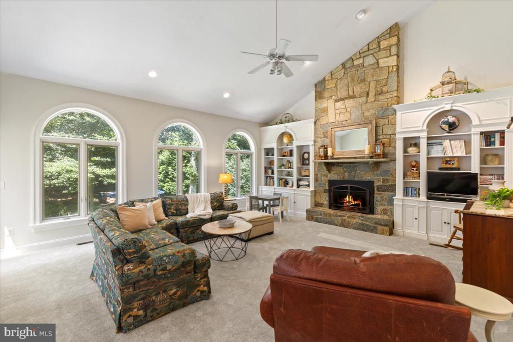 3285 WILLOW GLEN DRIVE