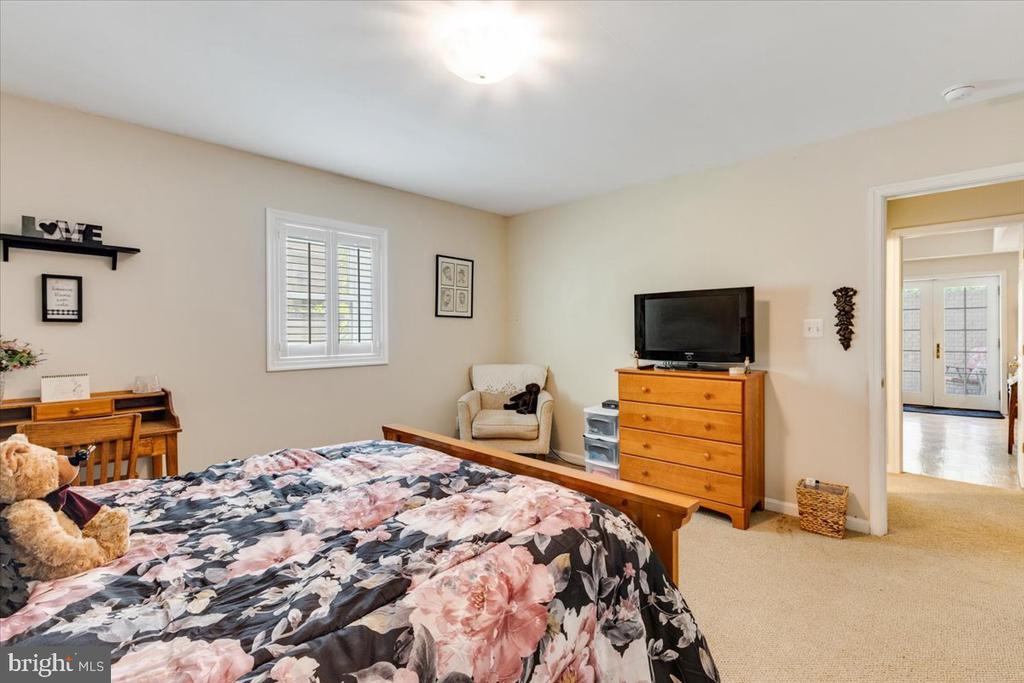 3285 WILLOW GLEN DRIVE