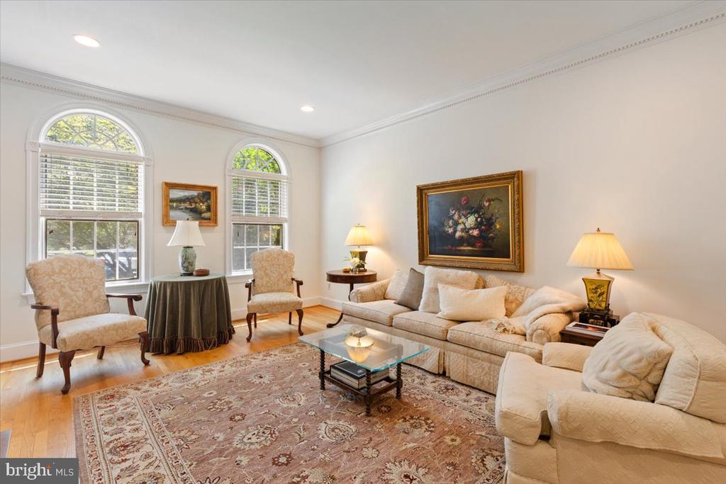 3285 WILLOW GLEN DRIVE