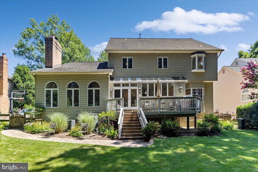 3285 WILLOW GLEN DRIVE