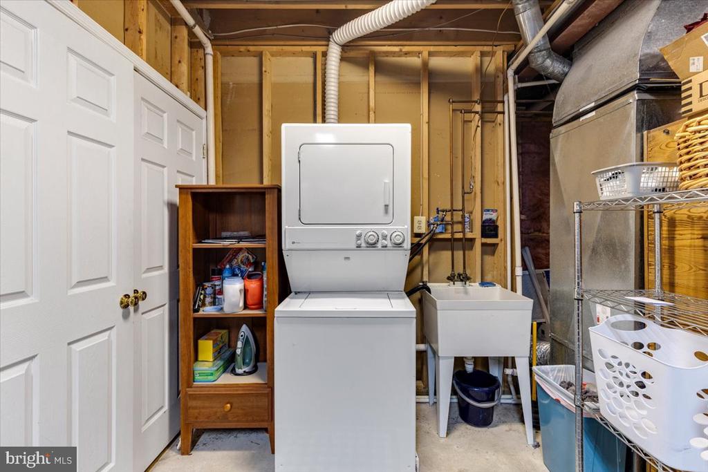3285 WILLOW GLEN DRIVE