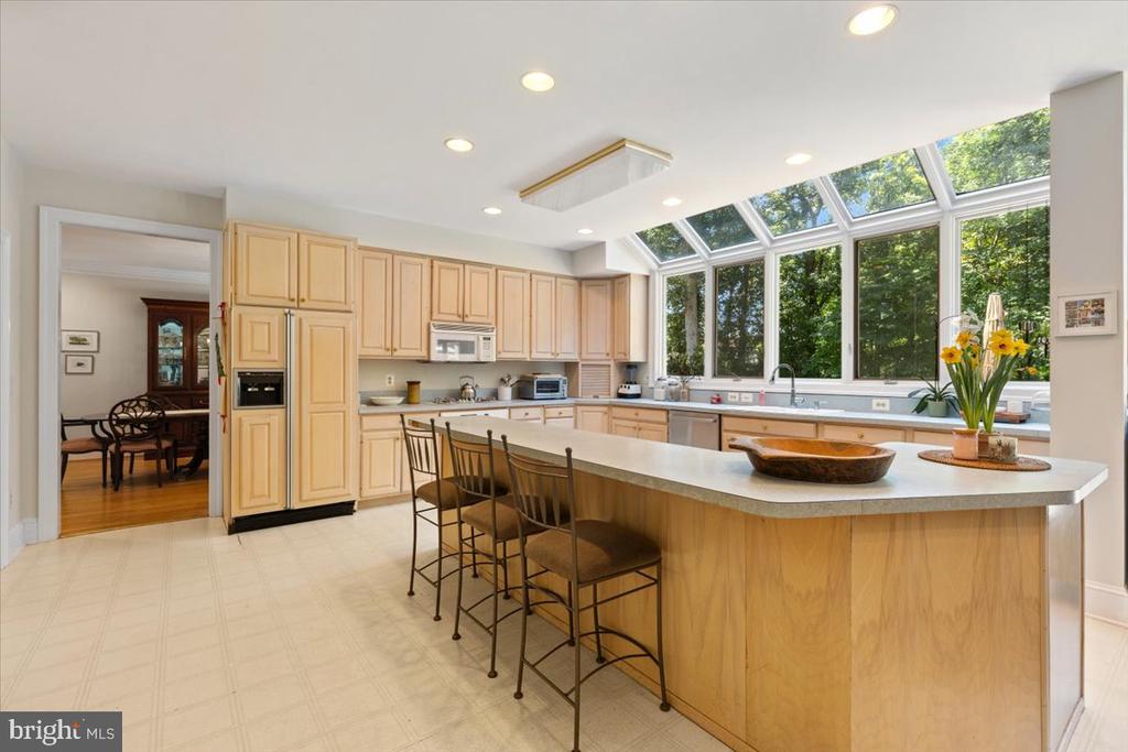 3285 WILLOW GLEN DRIVE