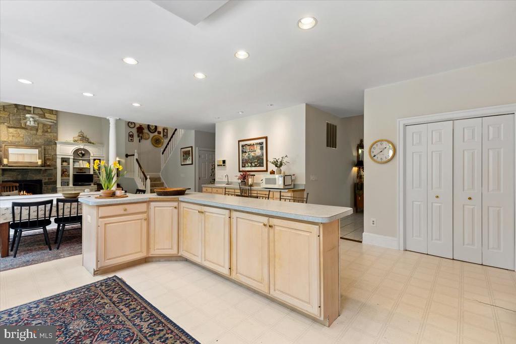 3285 WILLOW GLEN DRIVE