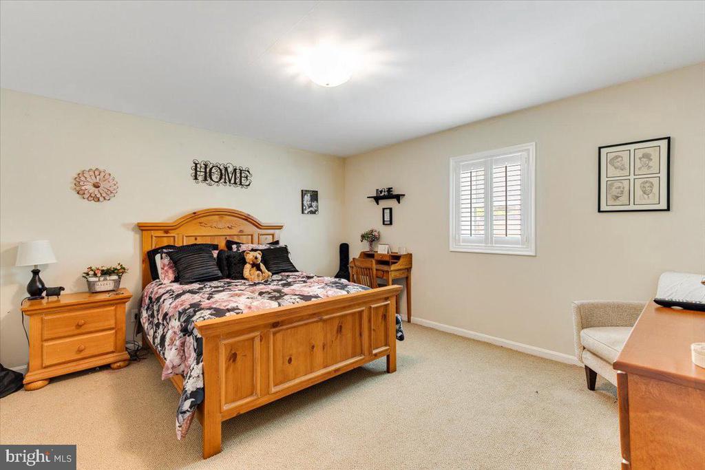 3285 WILLOW GLEN DRIVE