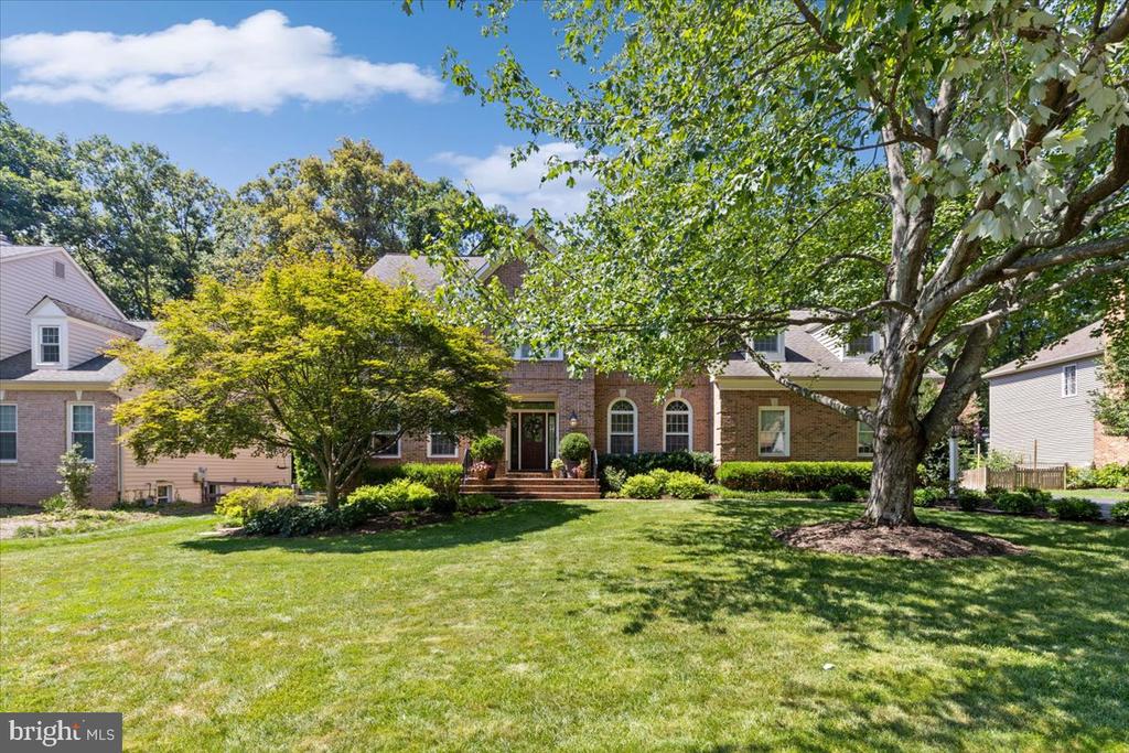 3285 WILLOW GLEN DRIVE