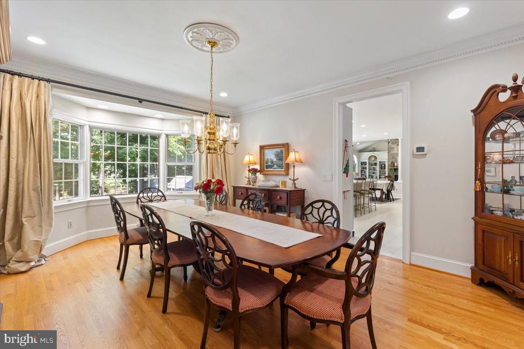 3285 WILLOW GLEN DRIVE