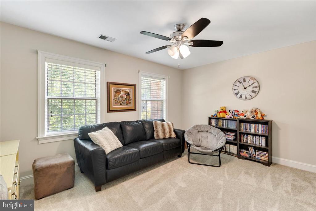 3285 WILLOW GLEN DRIVE