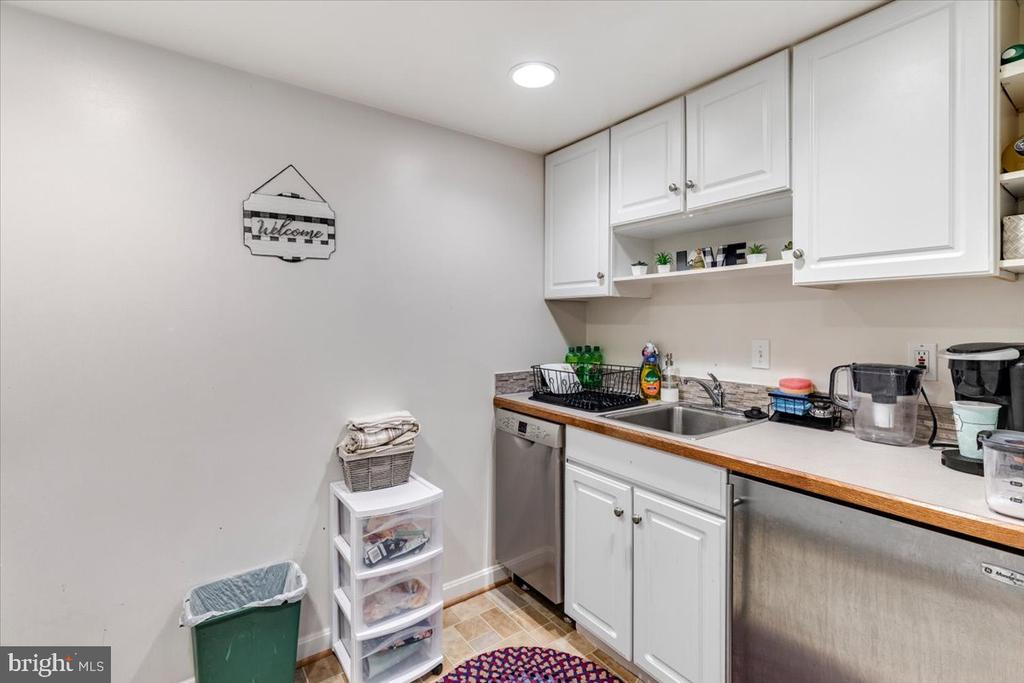 3285 WILLOW GLEN DRIVE