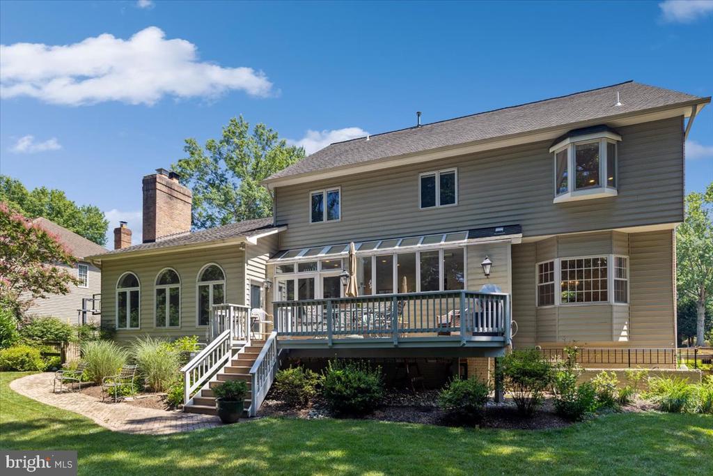 3285 WILLOW GLEN DRIVE