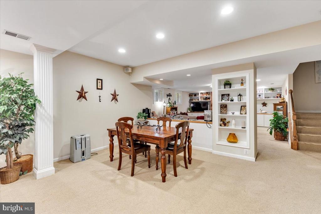 3285 WILLOW GLEN DRIVE