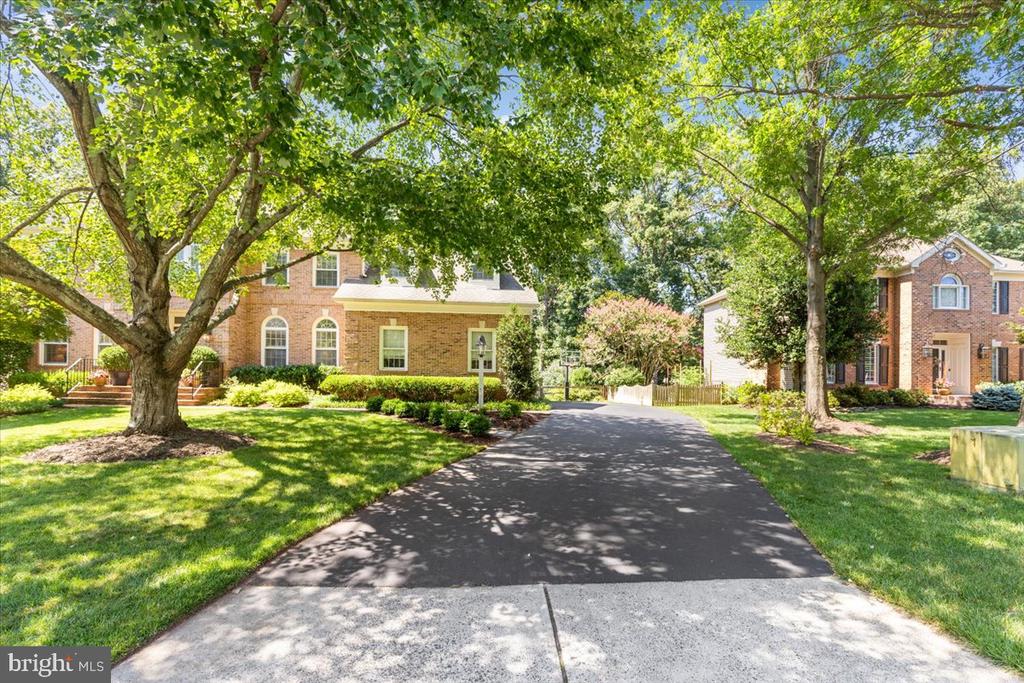 3285 WILLOW GLEN DRIVE