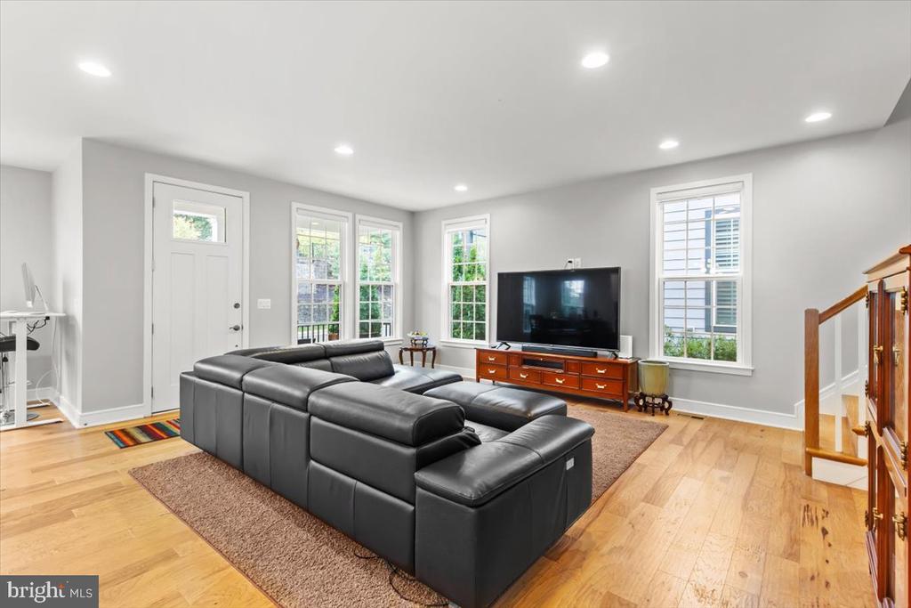 6137 OLIVET DRIVE