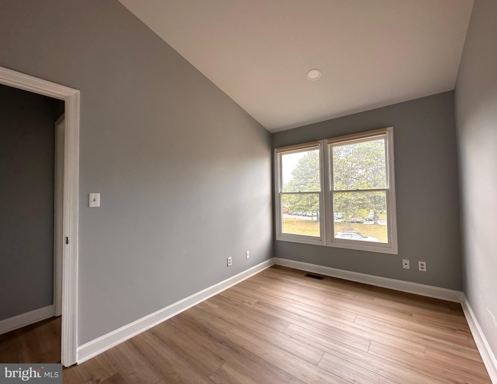 21220 HEDGEROW TERRACE