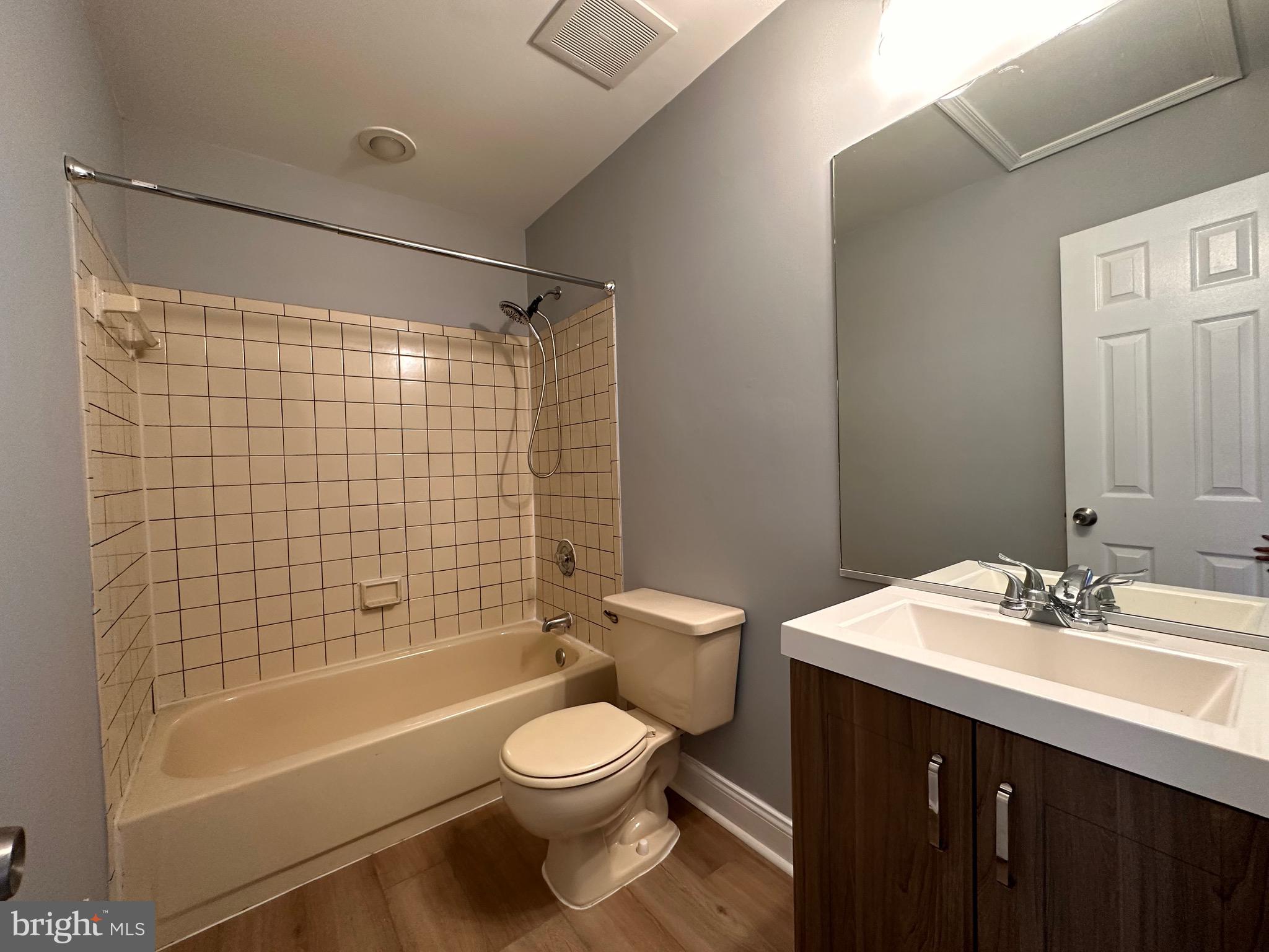 21220 HEDGEROW TERRACE