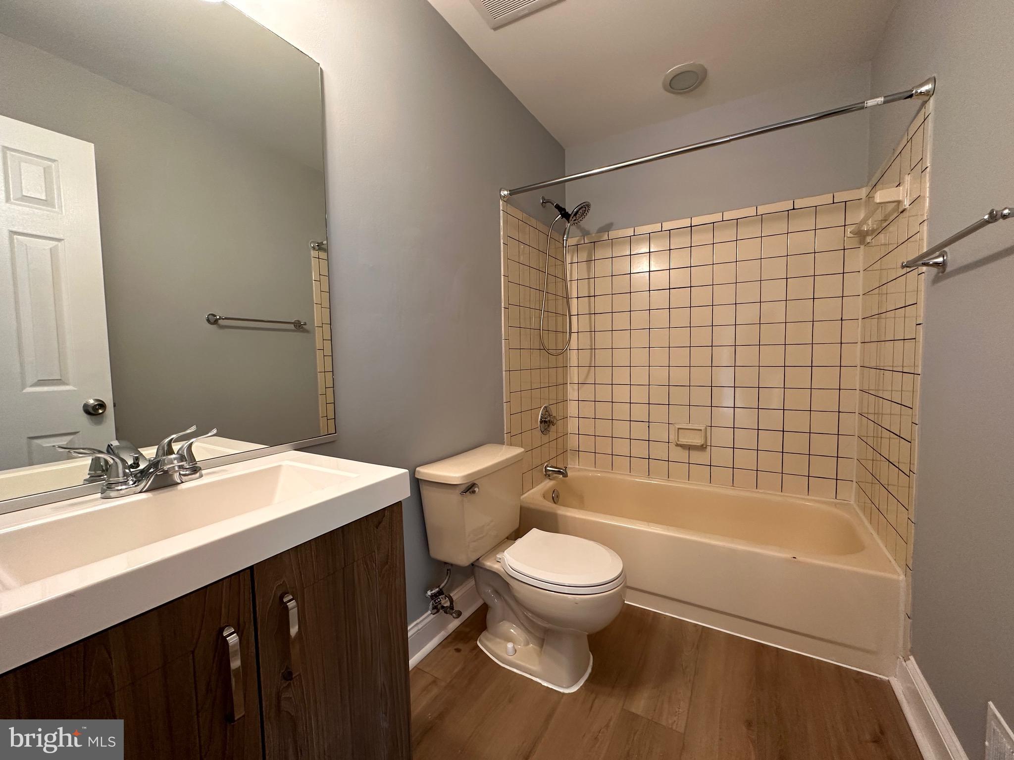 21220 HEDGEROW TERRACE