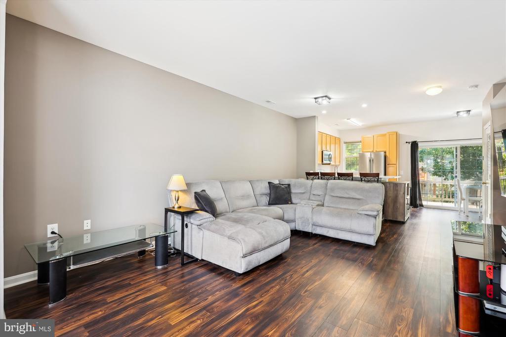 23151 BLACKTHORN SQUARE
