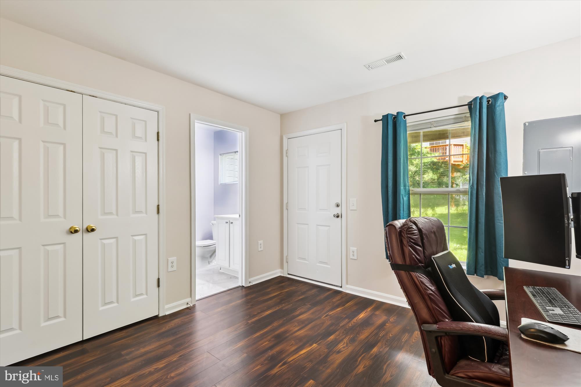 23151 BLACKTHORN SQUARE