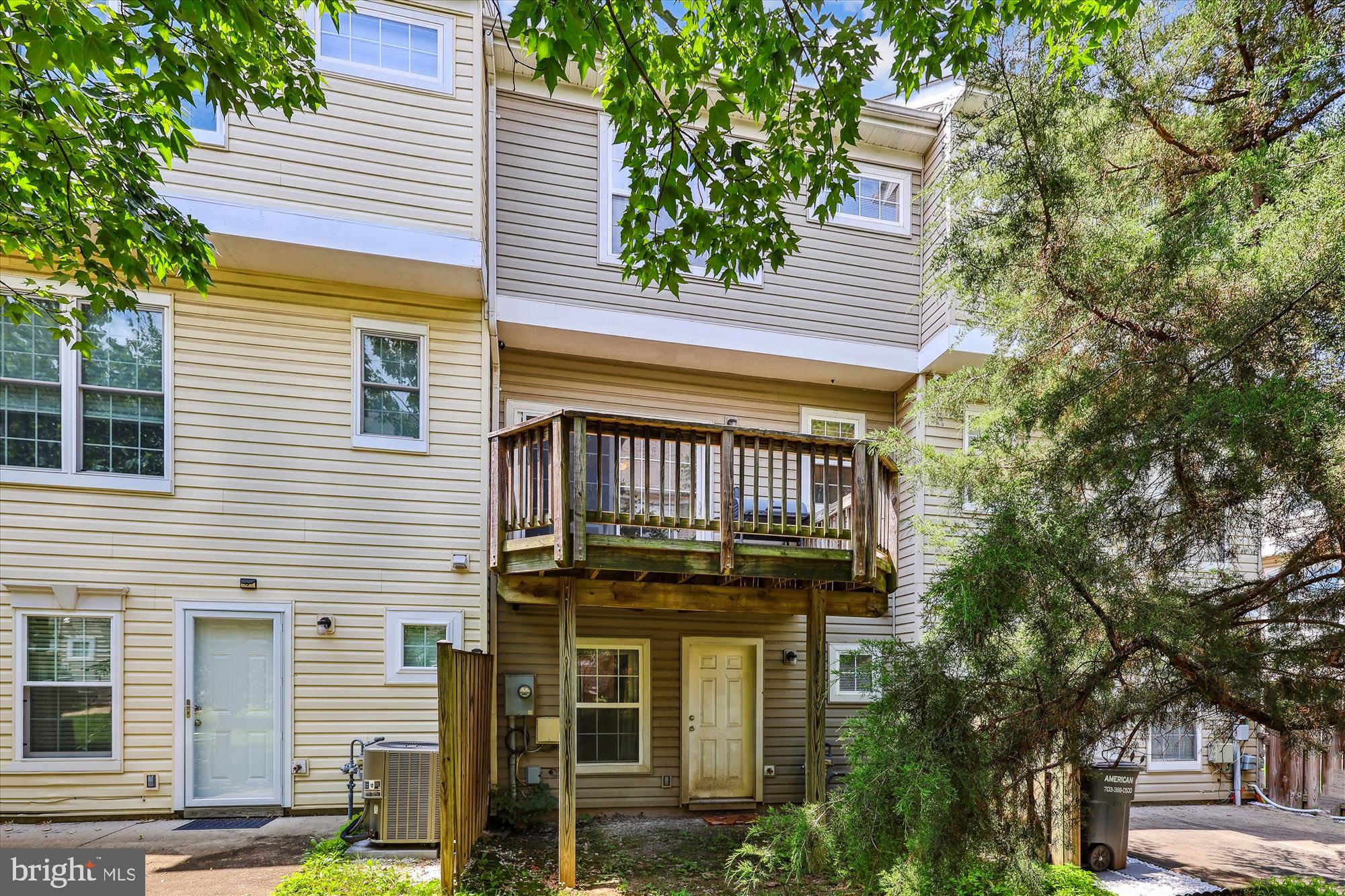 23151 BLACKTHORN SQUARE