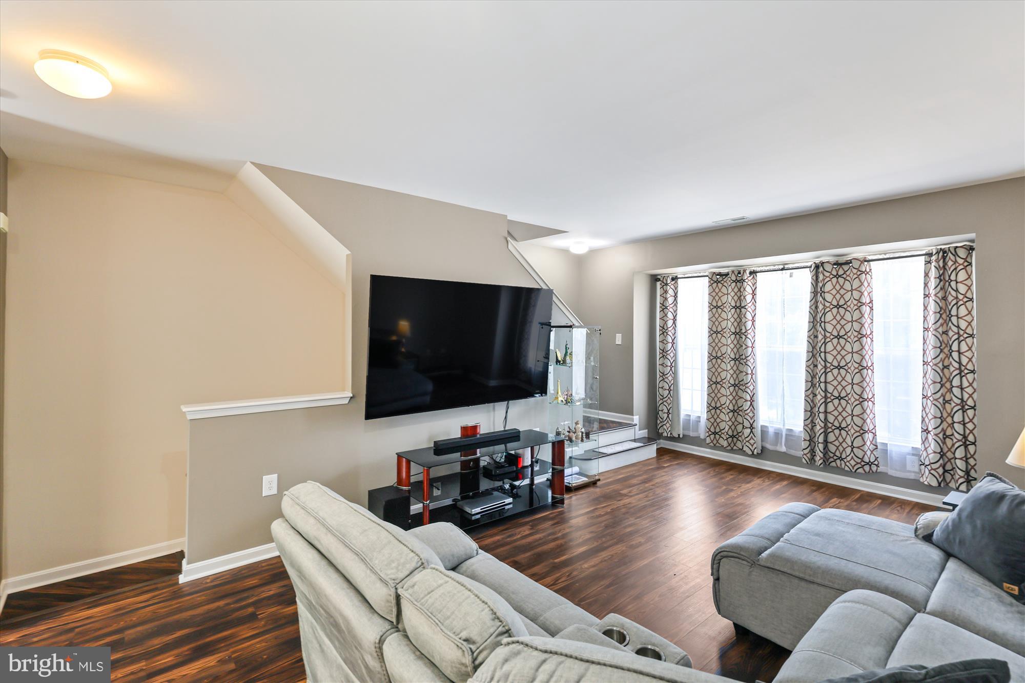 23151 BLACKTHORN SQUARE