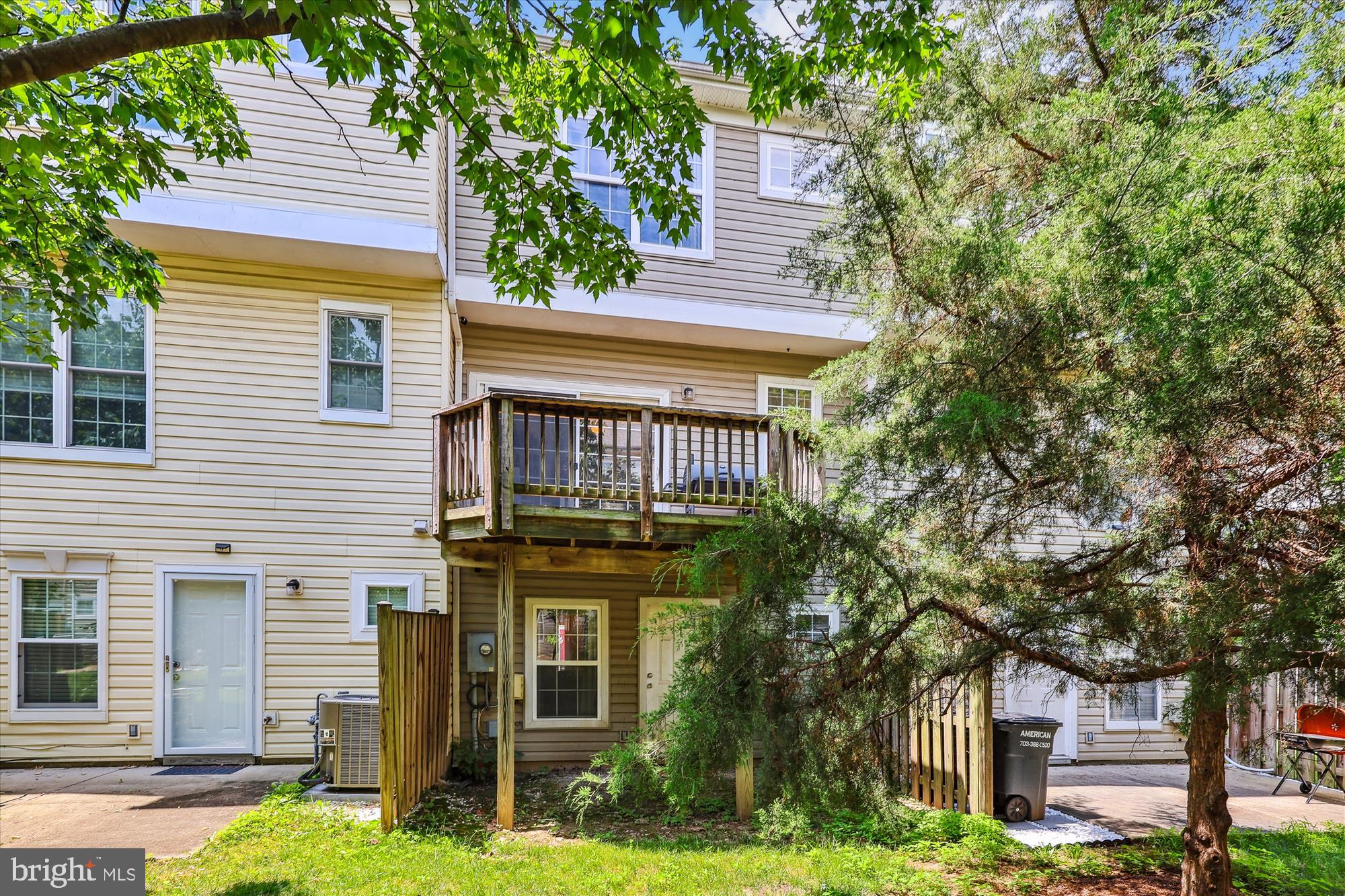 23151 BLACKTHORN SQUARE