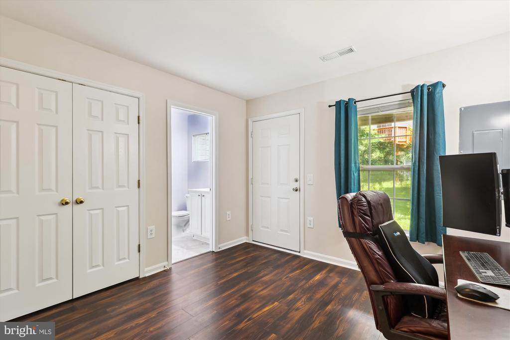 23151 BLACKTHORN SQUARE
