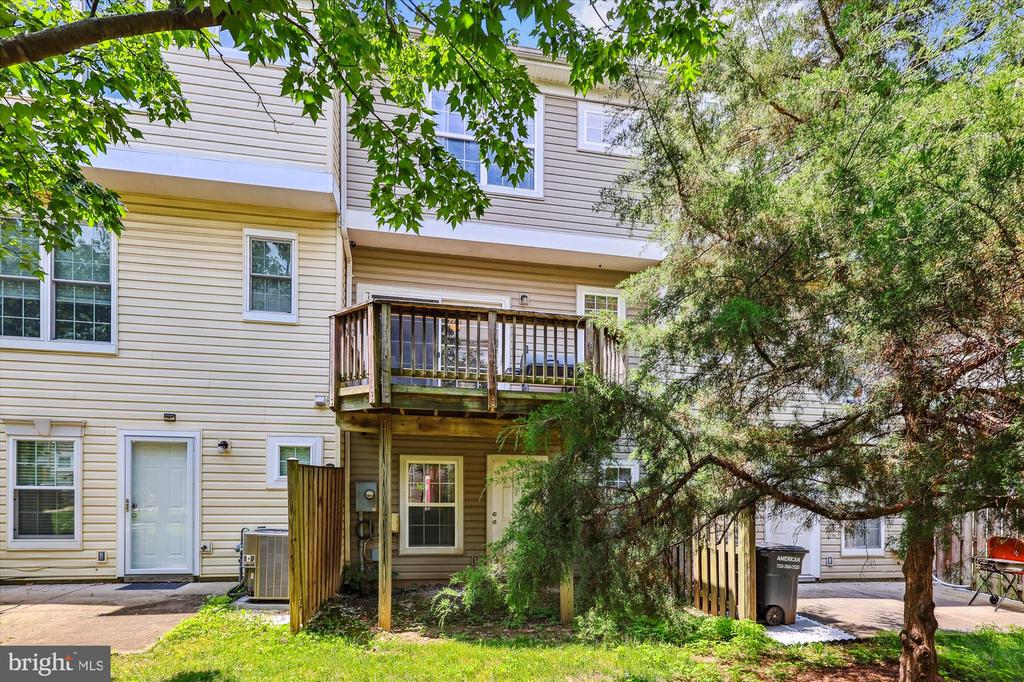 23151 BLACKTHORN SQUARE