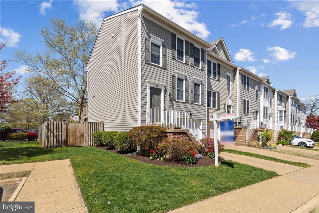 734 HETZEL TERRACE SE