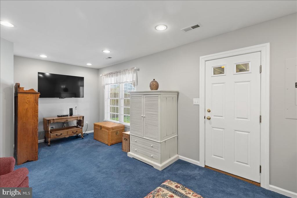 734 HETZEL TERRACE SE