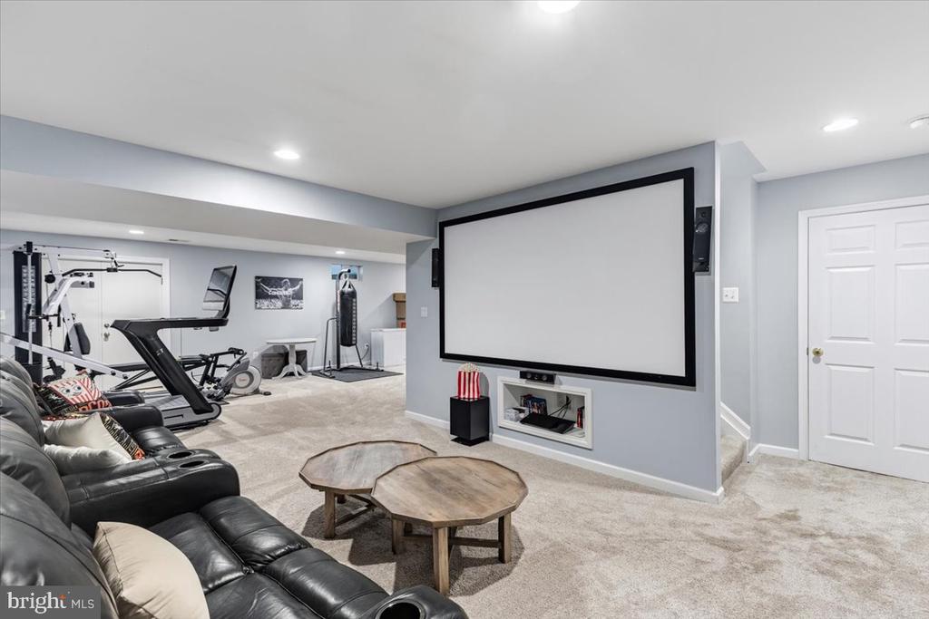 813 CASLA COURT SE