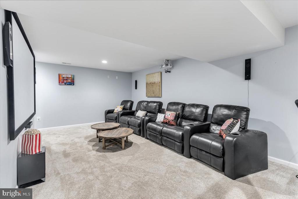 813 CASLA COURT SE