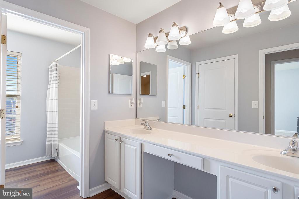 9152 RIBBON FALLS LOOP