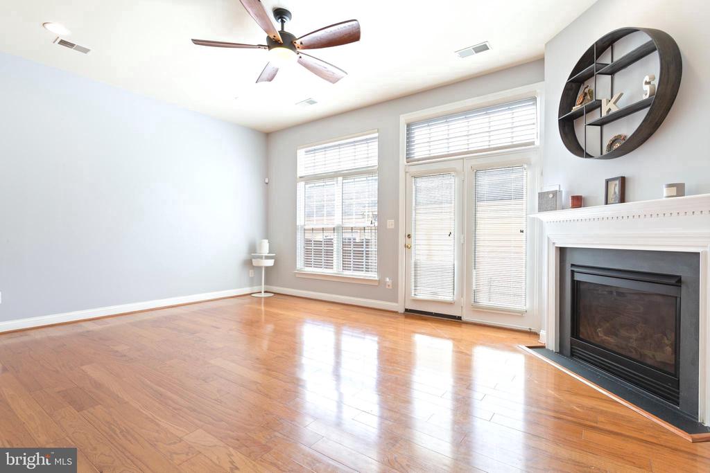 9152 RIBBON FALLS LOOP