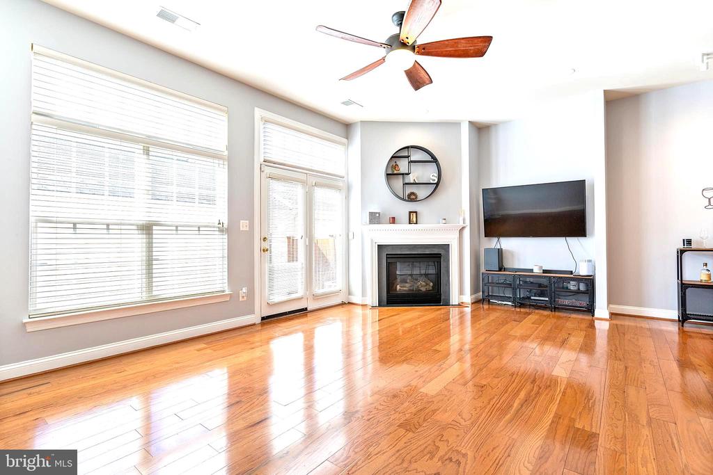 9152 RIBBON FALLS LOOP