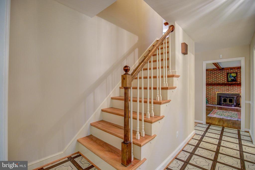 8154 BLANDSFORD DRIVE