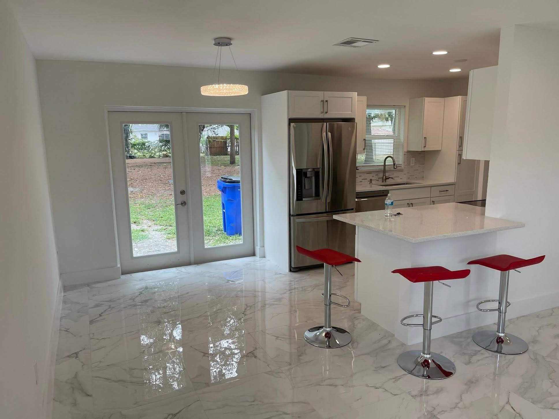 372 NW 4th Court