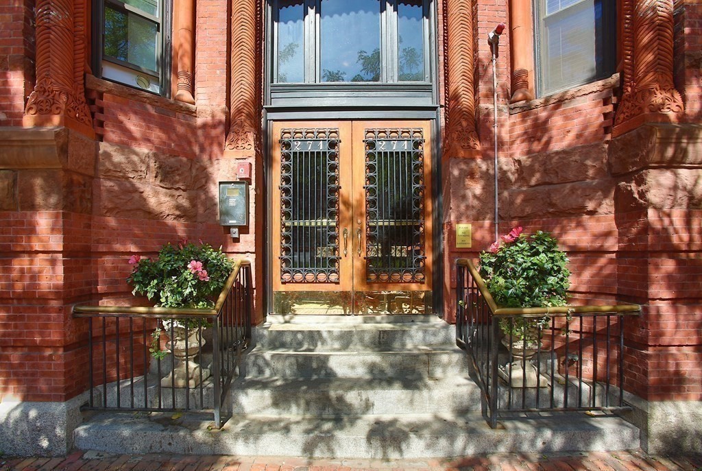 271 Dartmouth St # 2C