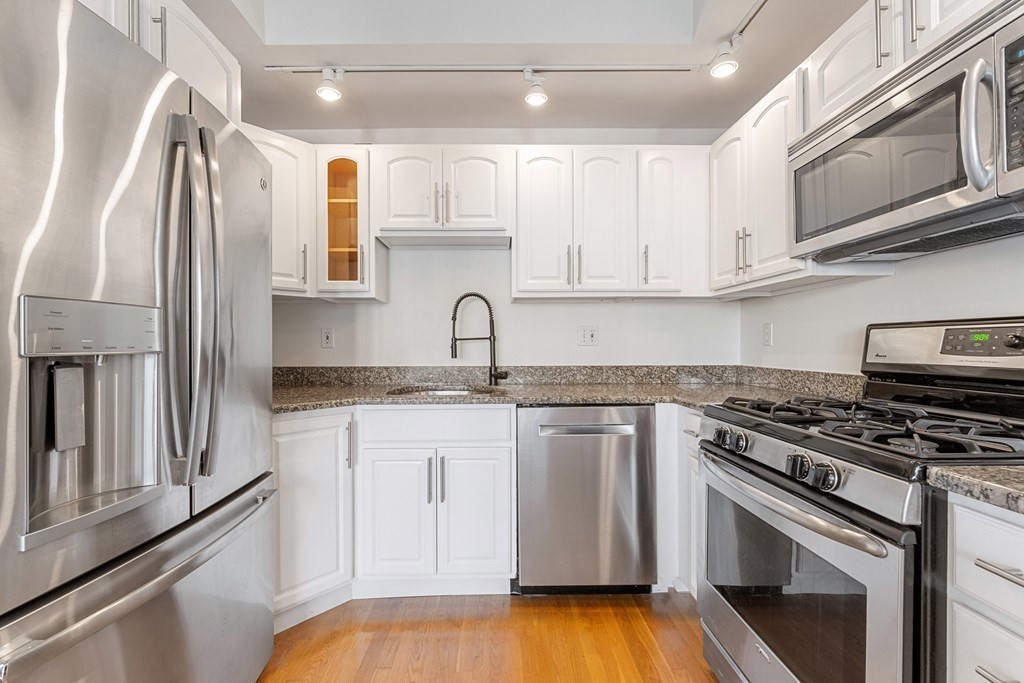 406-408 E 3rd St # 1