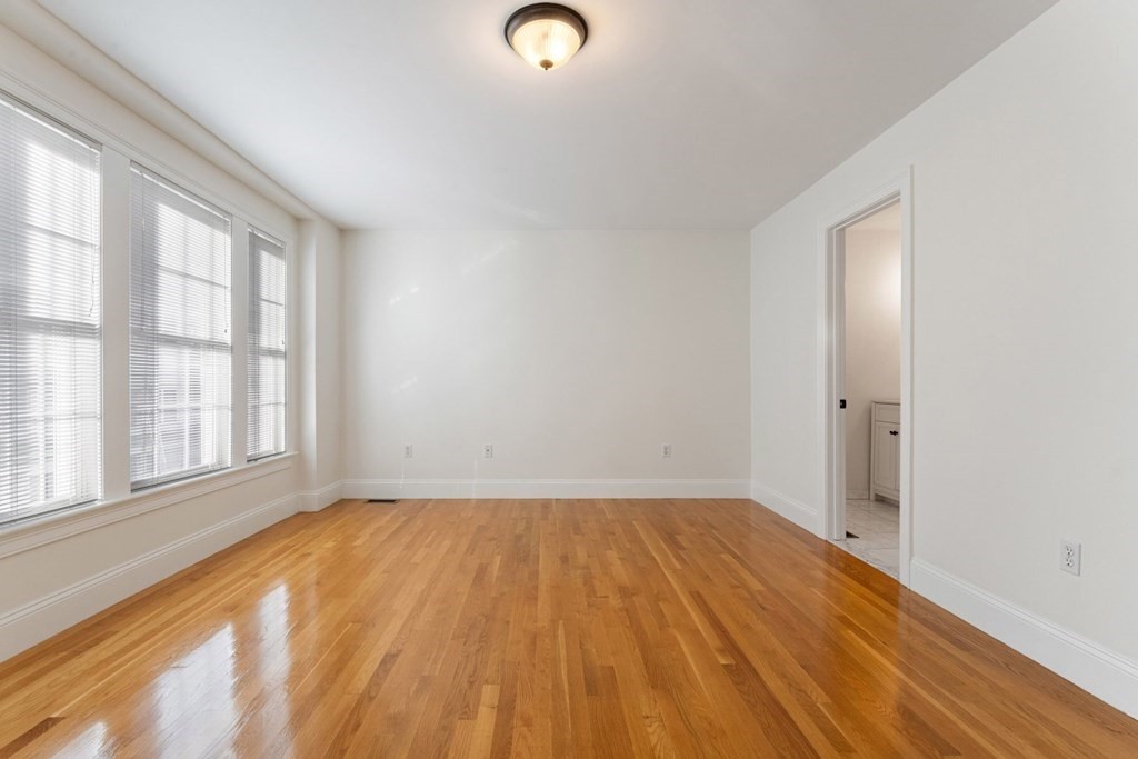 406-408 E 3rd St # 1