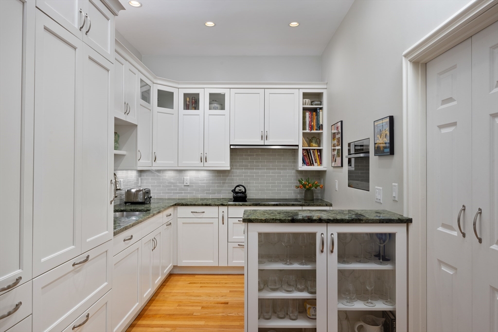 226 Marlborough St # 2