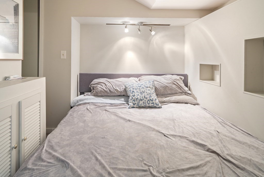 244 Beacon Street # 1C