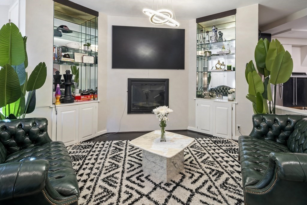 244 Beacon Street # 1C