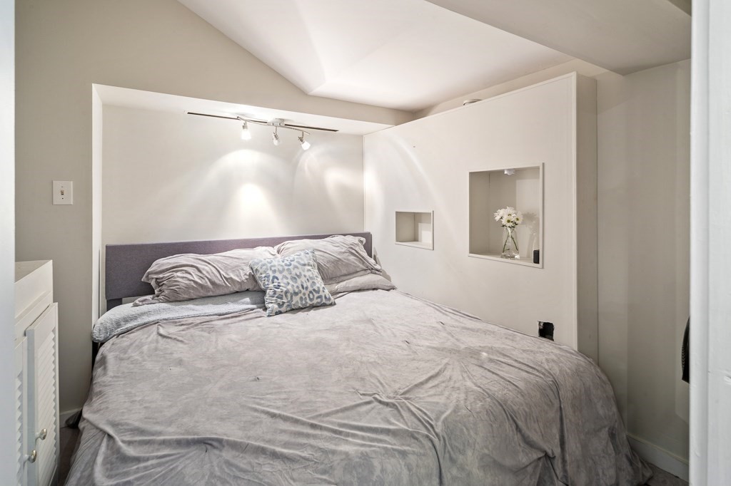 244 Beacon Street # 1C