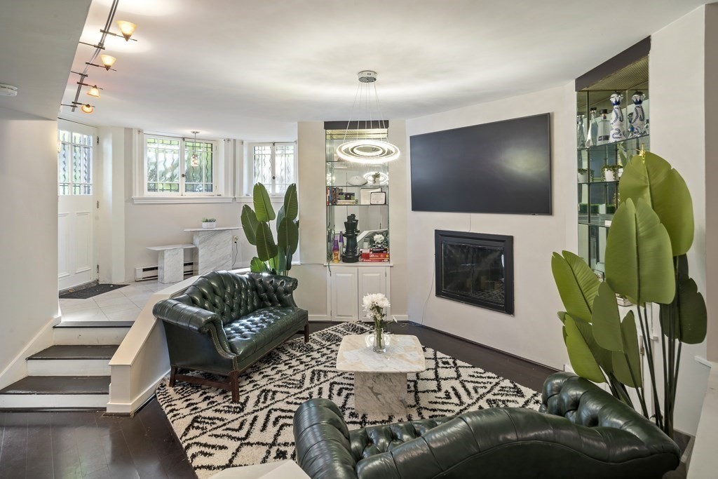 244 Beacon Street # 1C