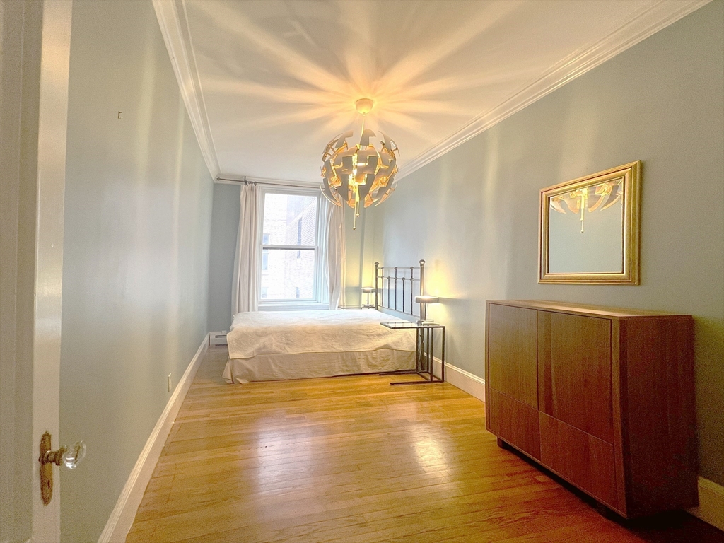 86 Commonwealth Avenue # 2R
