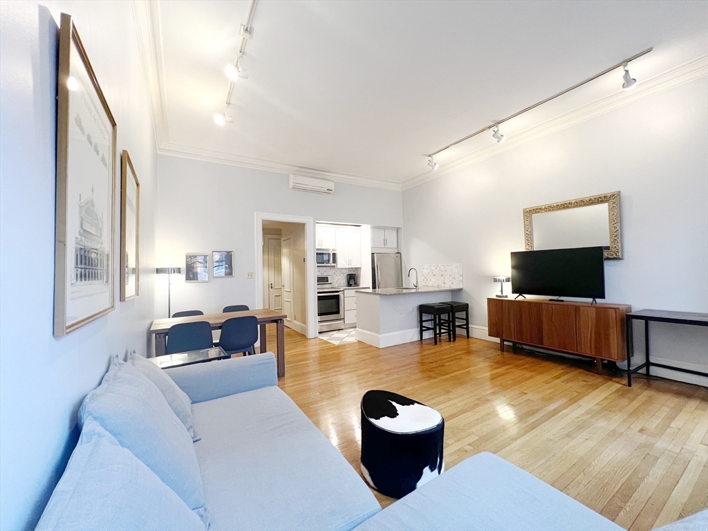 86 Commonwealth Avenue # 2R