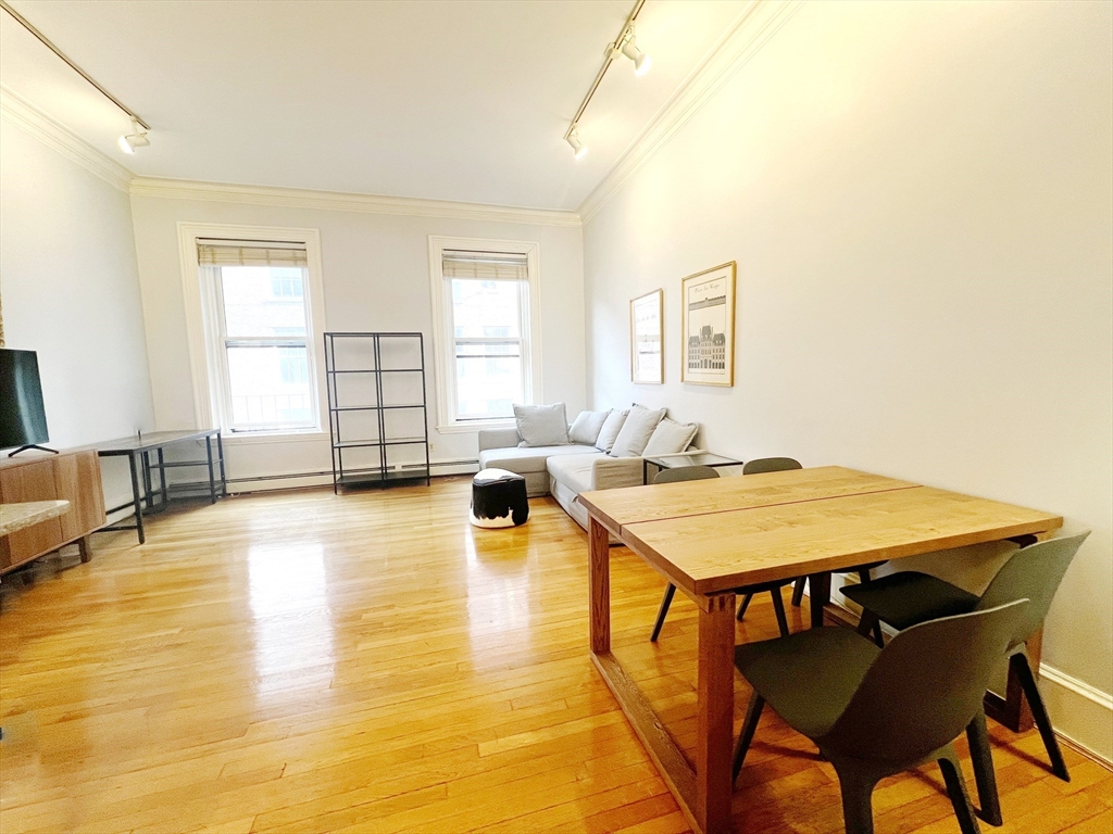 86 Commonwealth Avenue # 2R