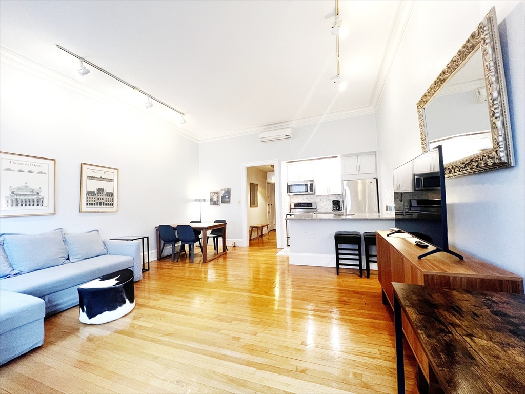 86 Commonwealth Avenue # 2R